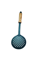ESPUMADERA PLÁSTICO MANGO DE MADERA